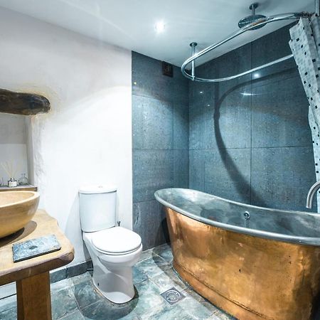 St Davids Hideaway With Roll-Top Bath & Log Burner Exterior photo