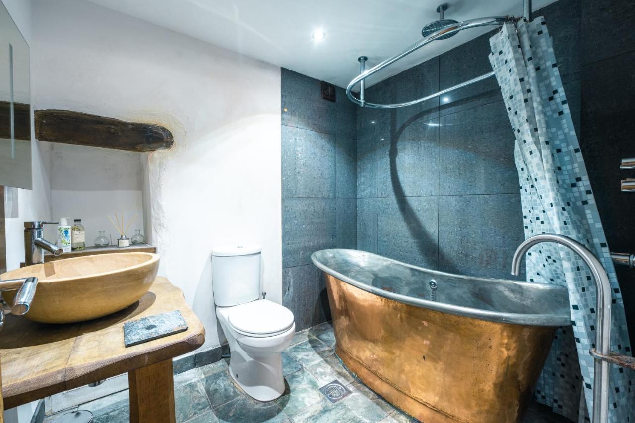 St Davids Hideaway With Roll-Top Bath & Log Burner Exterior photo